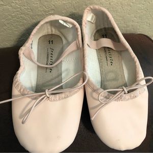 Freestyle by Danskin Girl’s Pink Ballet Skippers